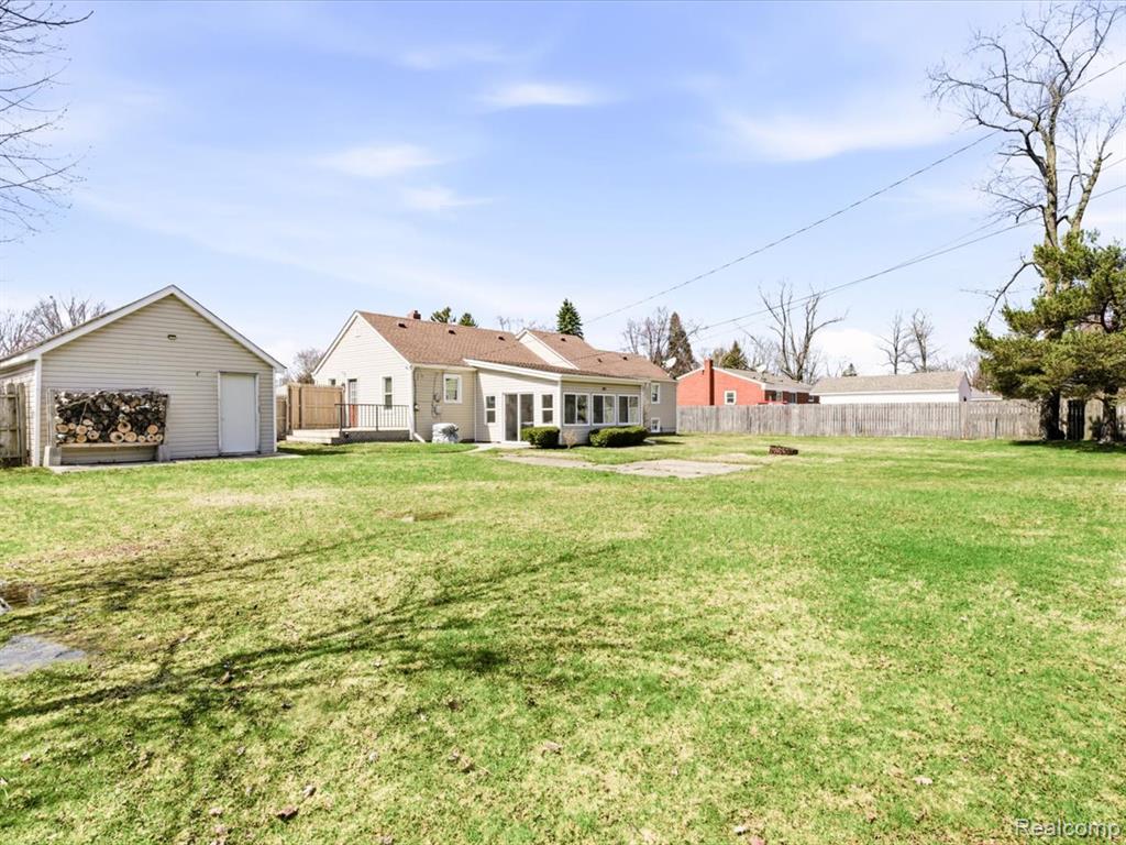 1561 Pennsylvania Avenue, Marysville, MI 48040 — Photo 2