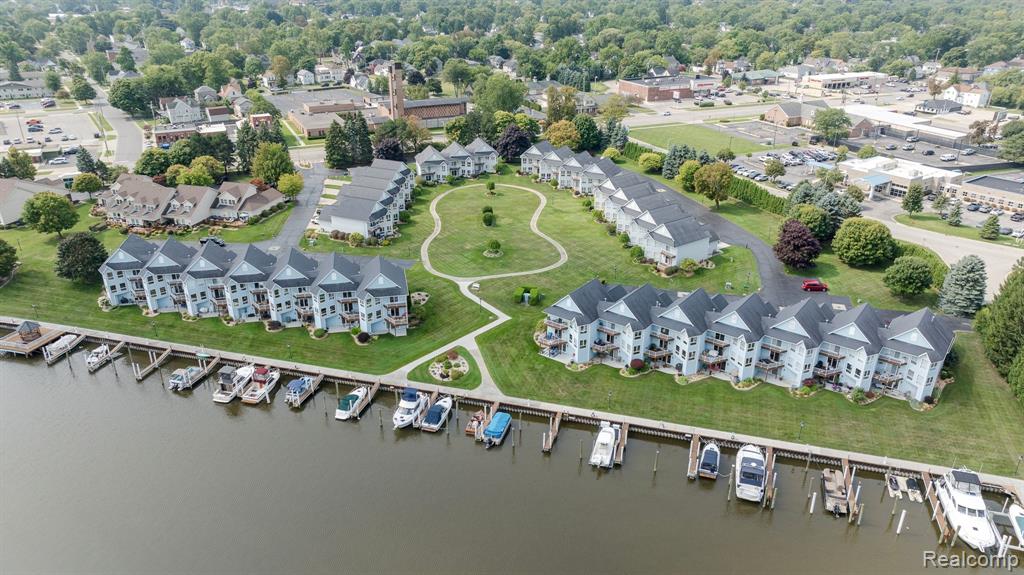 833 N Pointe, Port Huron, MI 48060 — Photo 32