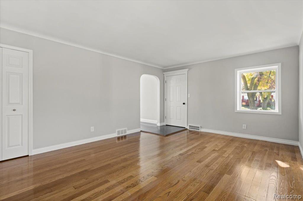 567 E MADISON Avenue, Pontiac, MI 48340 — Photo 11