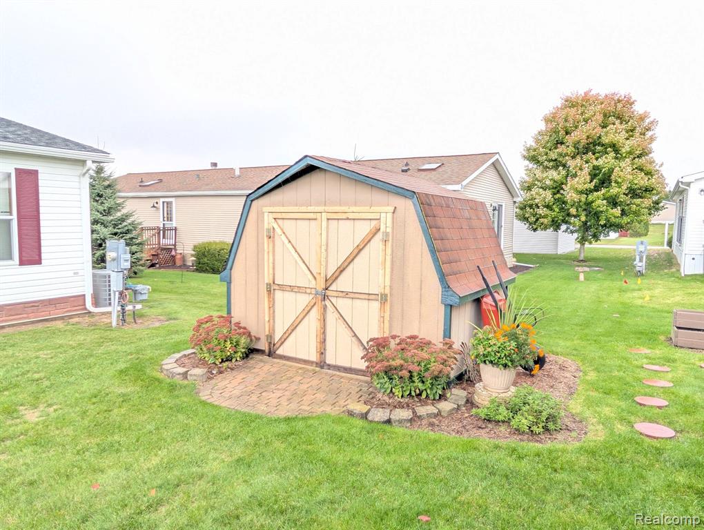 72 Ashley Circle, Swartz Creek, MI 48473 — Photo 28