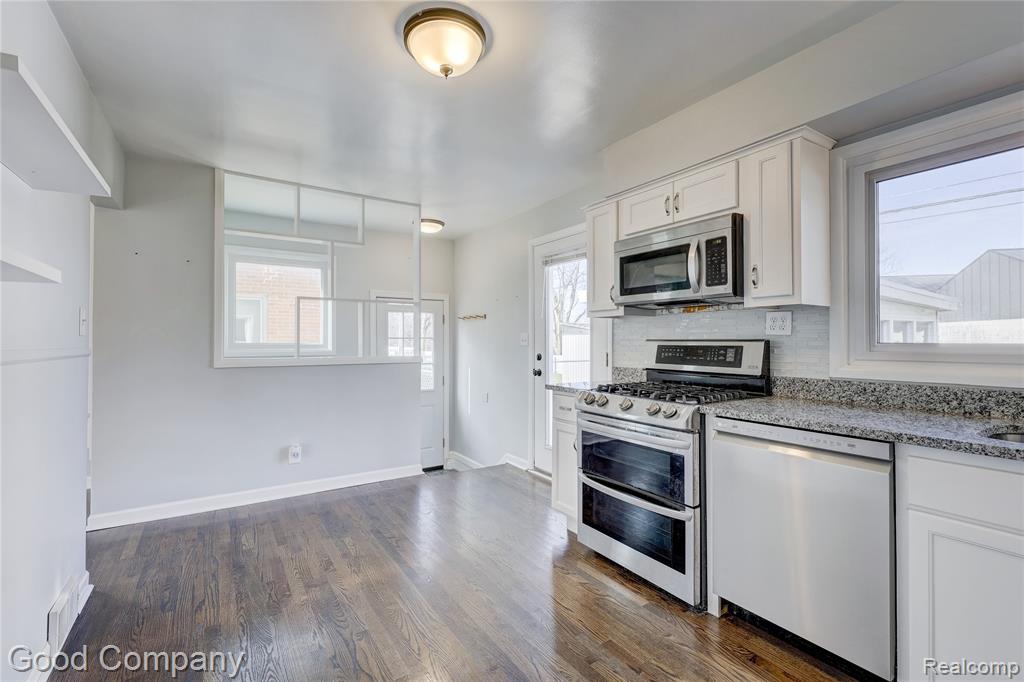 1303 Sycamore Drive, Rochester Hills, MI 48307 — Photo 18