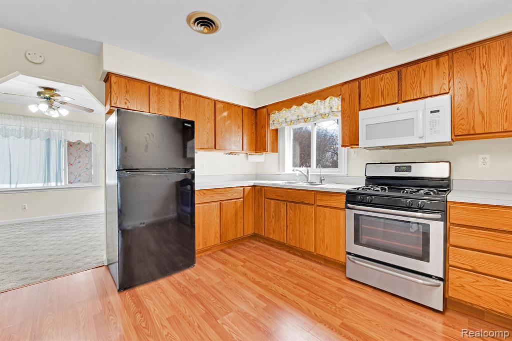 8620 STEPHENS Road, Warren, MI 48089 — Photo 8