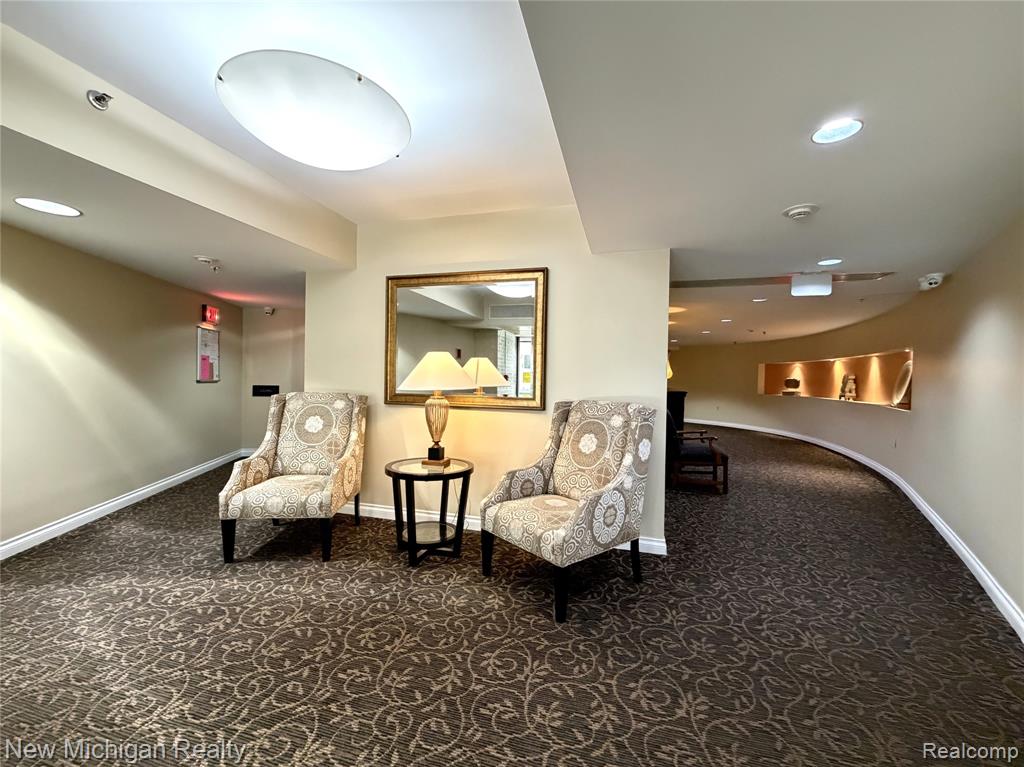 43000 12 Oaks Crescent Drive, 2033, Novi, MI 48377 — Photo 3