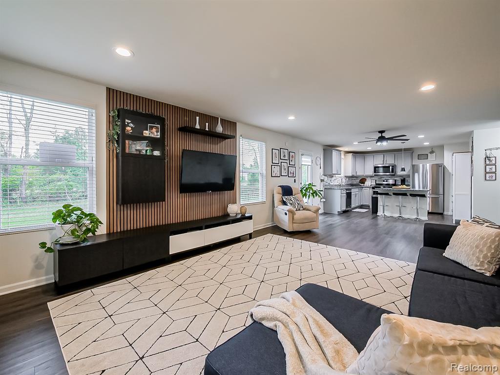 8640 Quincy Drive, Westland, MI — Photo 11