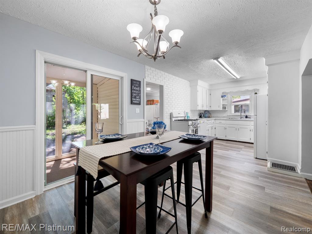 415 E SIBLEY Street, Howell, MI 48843 — Photo 11