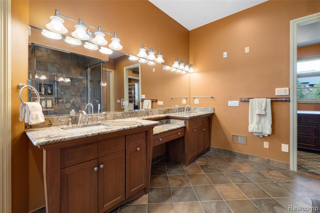 7432 Foxburg Court, Clarkston, MI 48348 — Photo 38