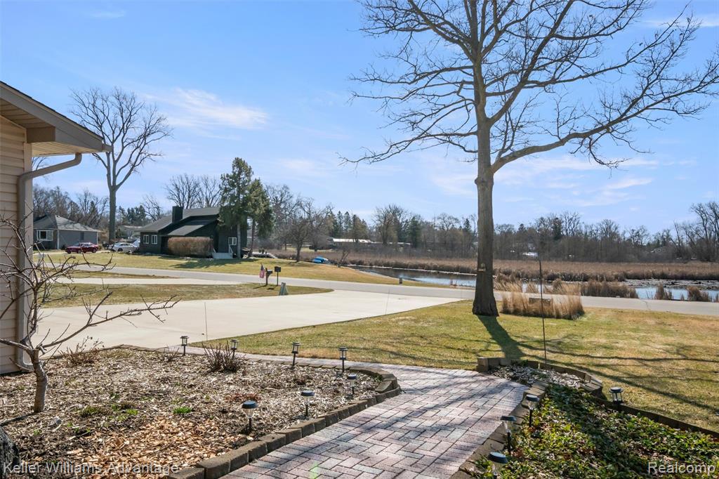 340 Angola Street, Wolverine Lake, MI 48390 — Photo 39