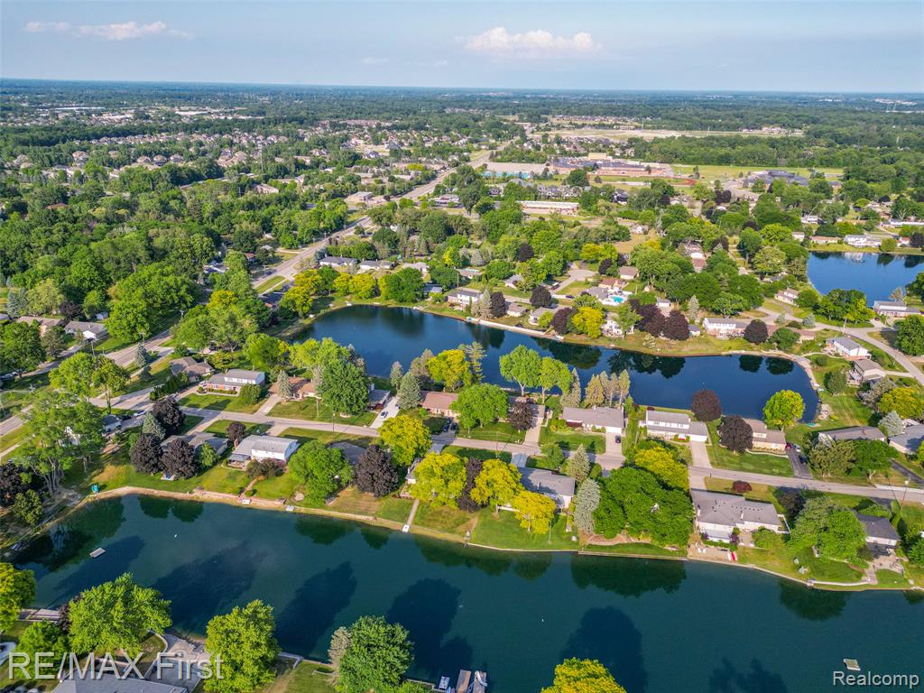 54815 FRANKLIN Drive, Shelby Twp, MI 48316 — Photo 10