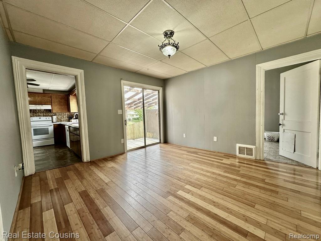 105 S Pine Street, Fenton, MI 48430 — Photo 4