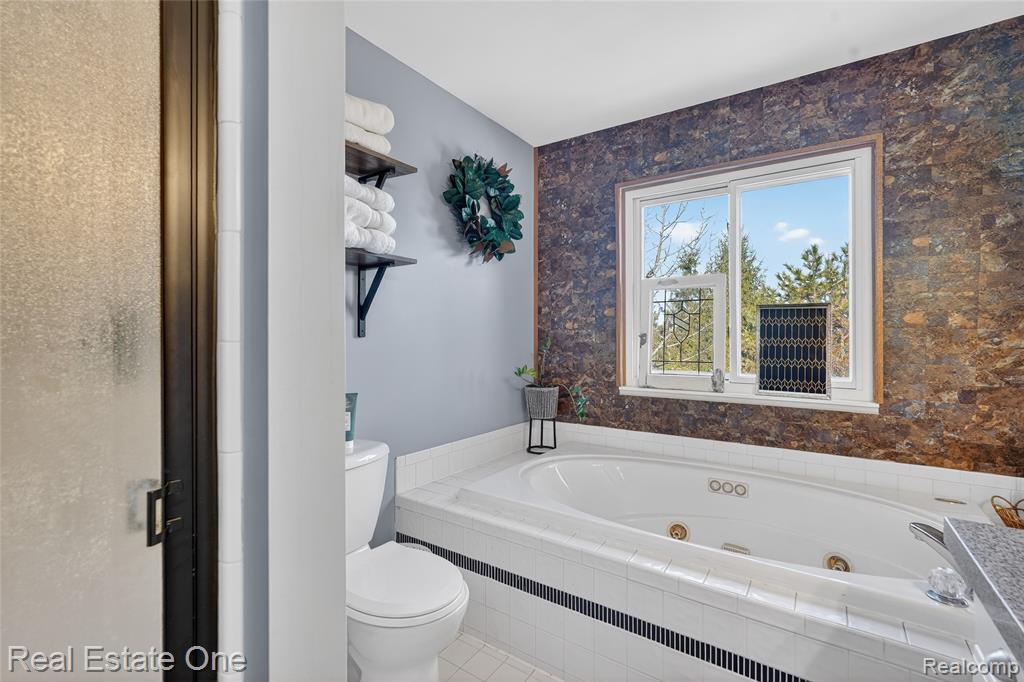 564 Dorchester Way, Milford, MI 48381 — Photo 30