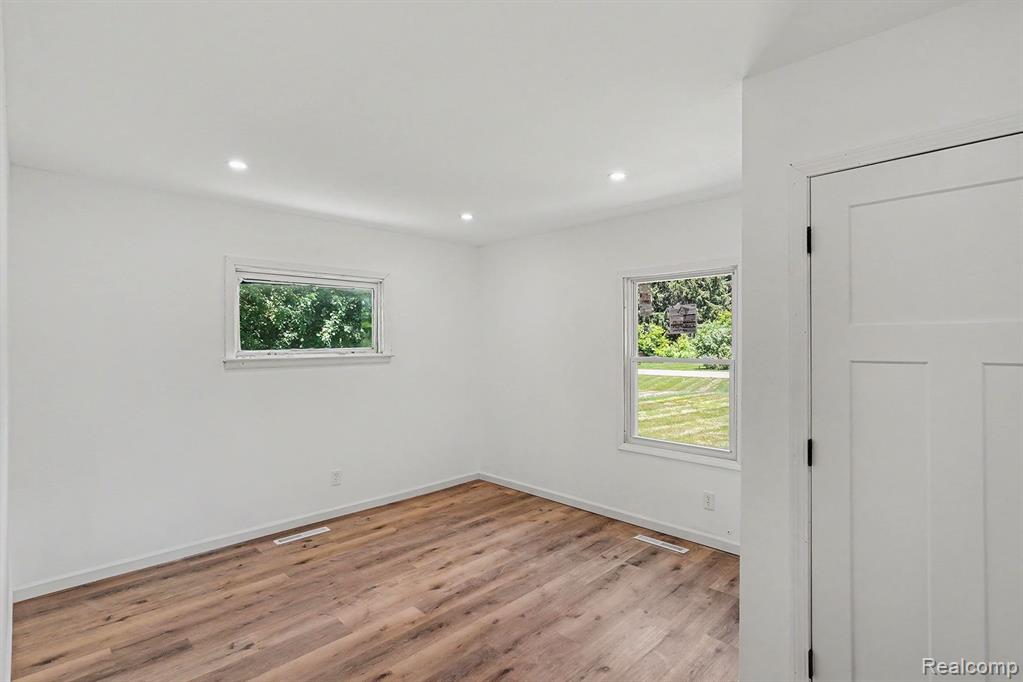 3217 W Cass Avenue, Flint, MI 48504 — Photo 15