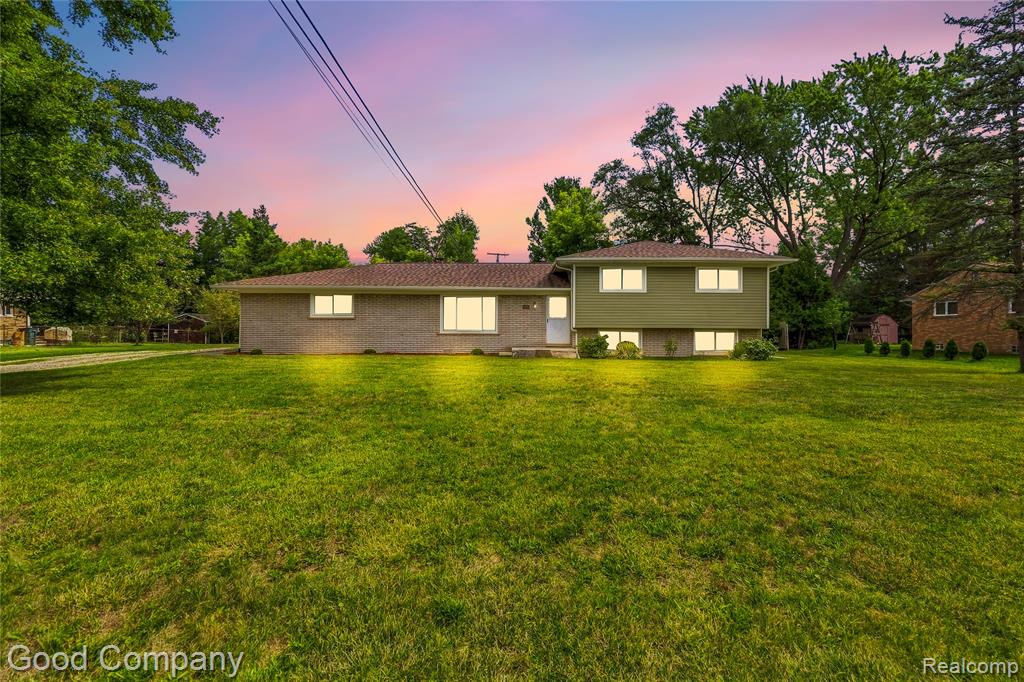 3870 Fernleigh Drive, Troy, MI 48083