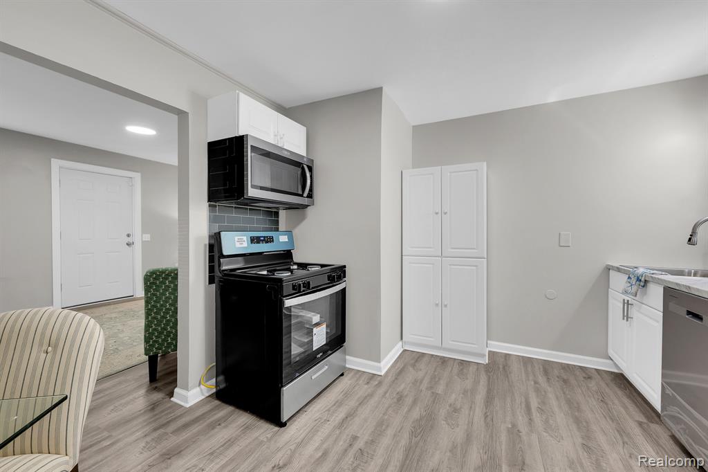 6081 CHEROKEE Street, Taylor, MI 48180 — Photo 8