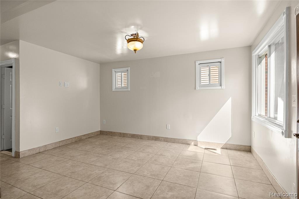 5061 Curtis Street, Dearborn, MI 48126 — Photo 5