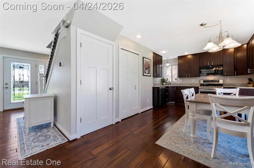 1963 Beverly Street, Sylvan Lake, MI 48320 — Photo 23