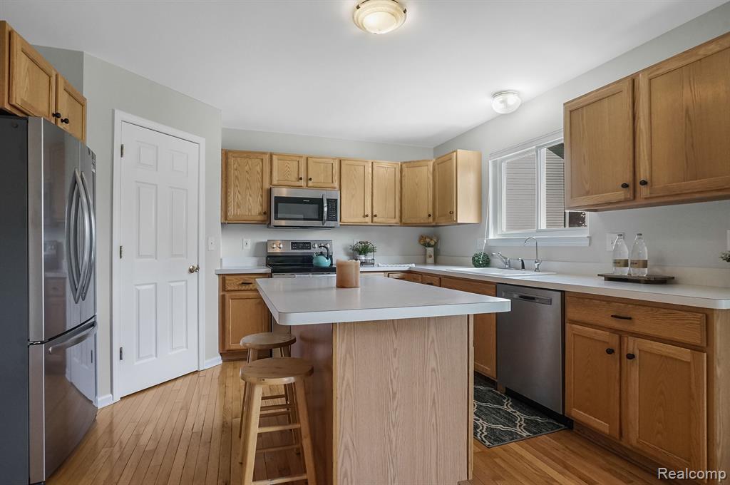 21191 GREENBRIAR Lane, South Lyon, MI 48178 — Photo 12
