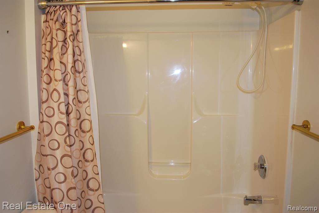 697 RAVENCREST Lane, 5, Westland, MI — Photo 25