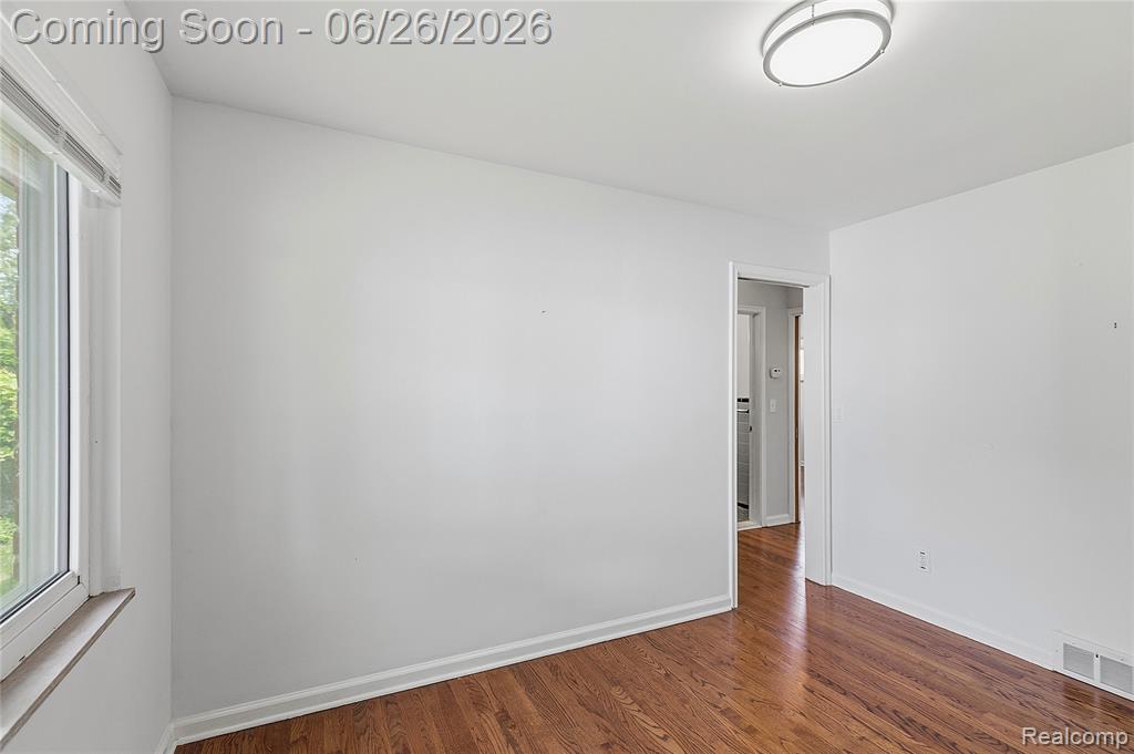 24671 Kenosha Street, Oak Park, MI 48237 — Photo 18