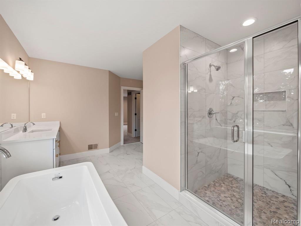 929 KIMBERLY Court, Troy, MI 48098 — Photo 21