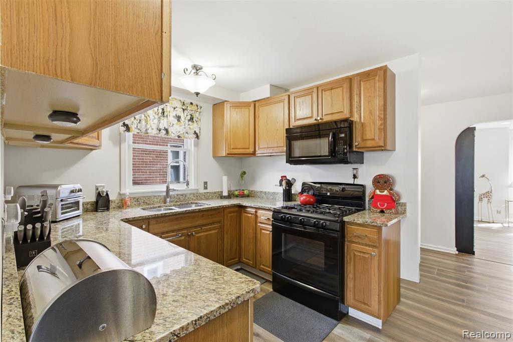 16855 Strathmoor Street, Detroit, MI 48235 — Photo 18