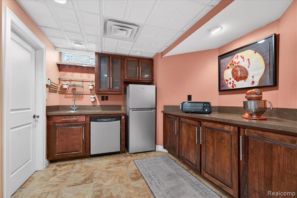 538 Pine Street, Wyandotte, MI 48192 — Photo 35