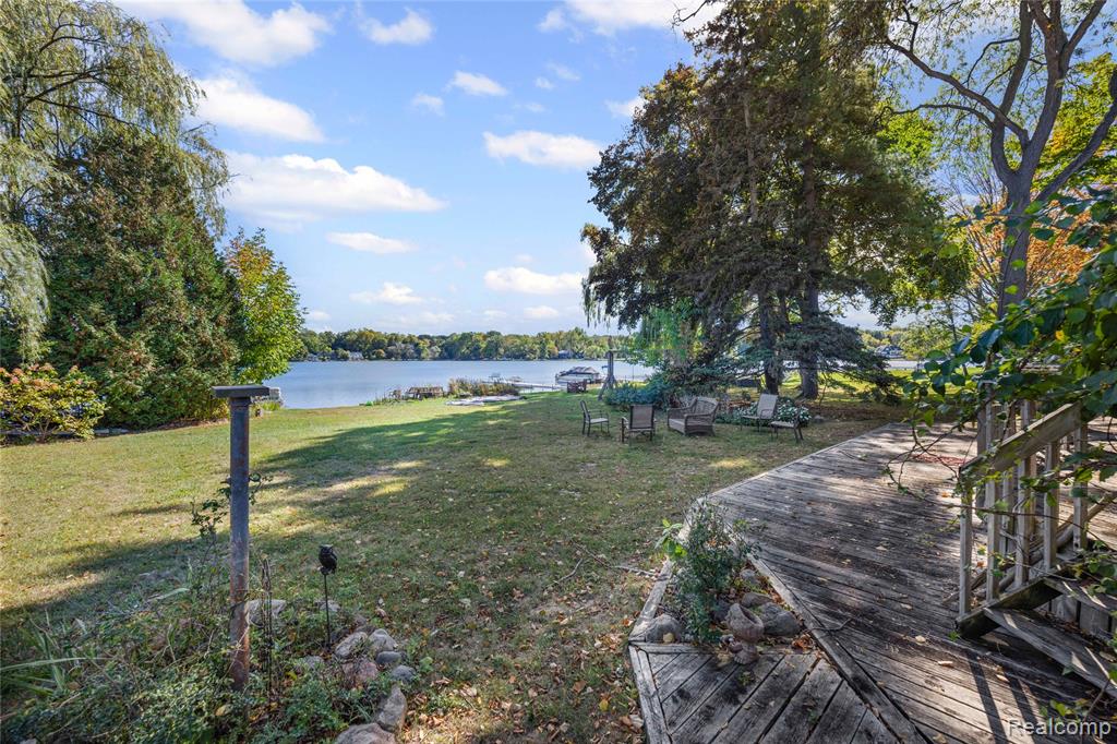 6351 Alden Court, West Bloomfield, MI 48324 — Photo 10