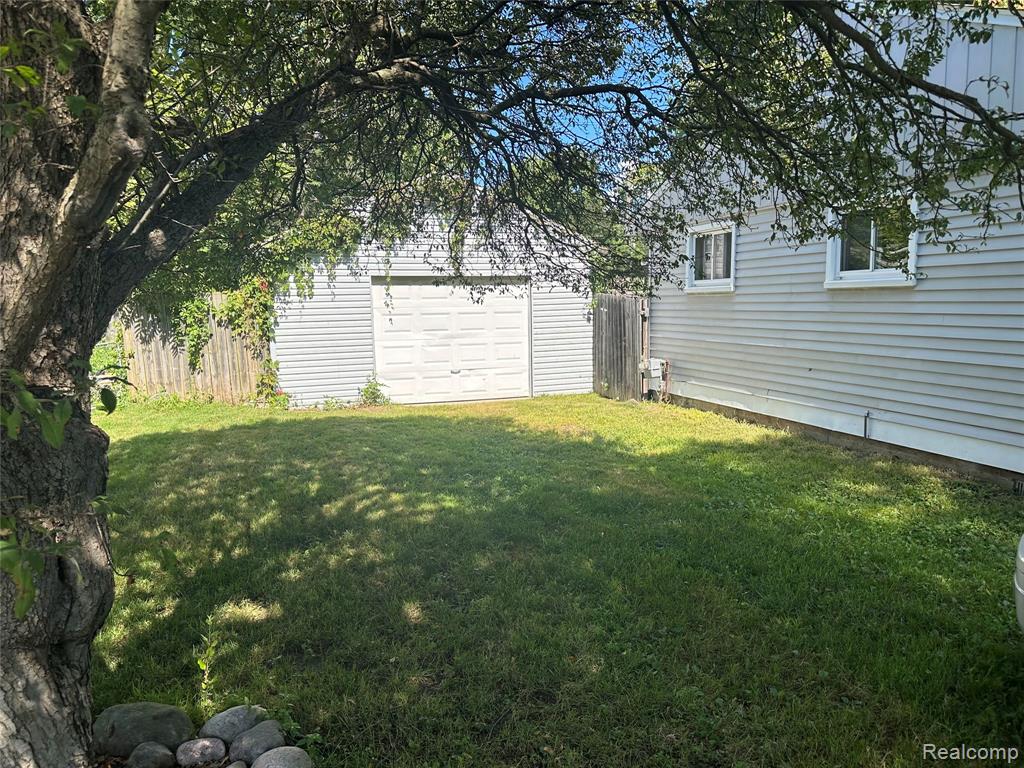 6426 Williams Lake Road, Waterford, MI 48329 — Photo 2