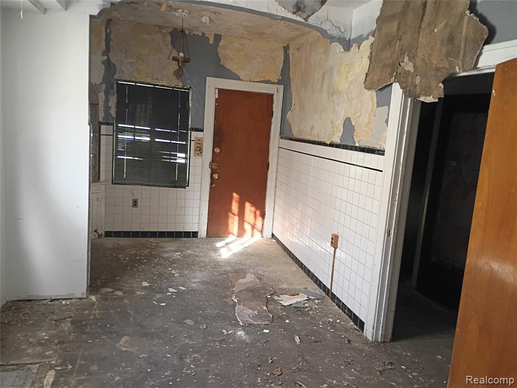 670 Chalmers Street, Detroit, MI 48215 — Photo 6