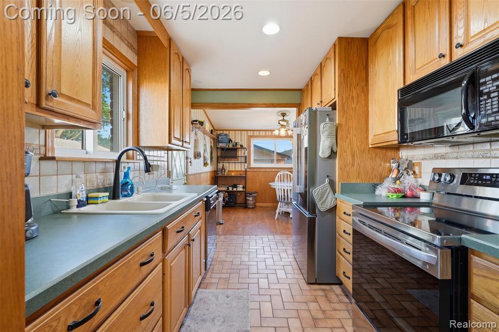 17968 Summer Lane S, Fraser, MI 48026 — Photo 8