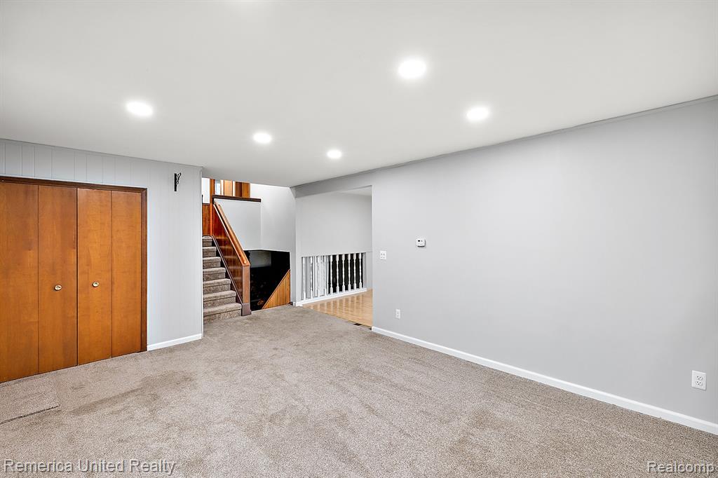 876 RIDGEMONT Street, Commerce Twp, MI 48382 — Photo 34