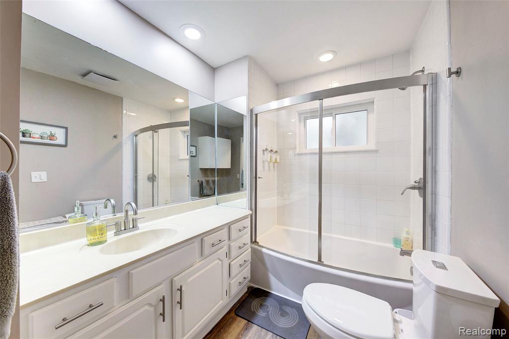532 John R, Milford, MI 48381 — Photo 17