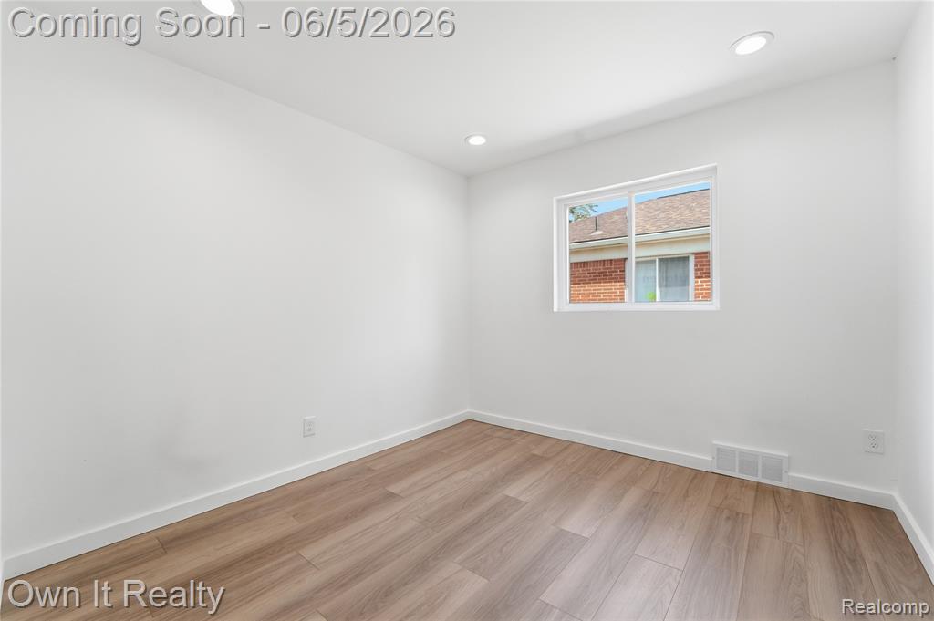 19420 Berg Road, Detroit, MI 48219 — Photo 13