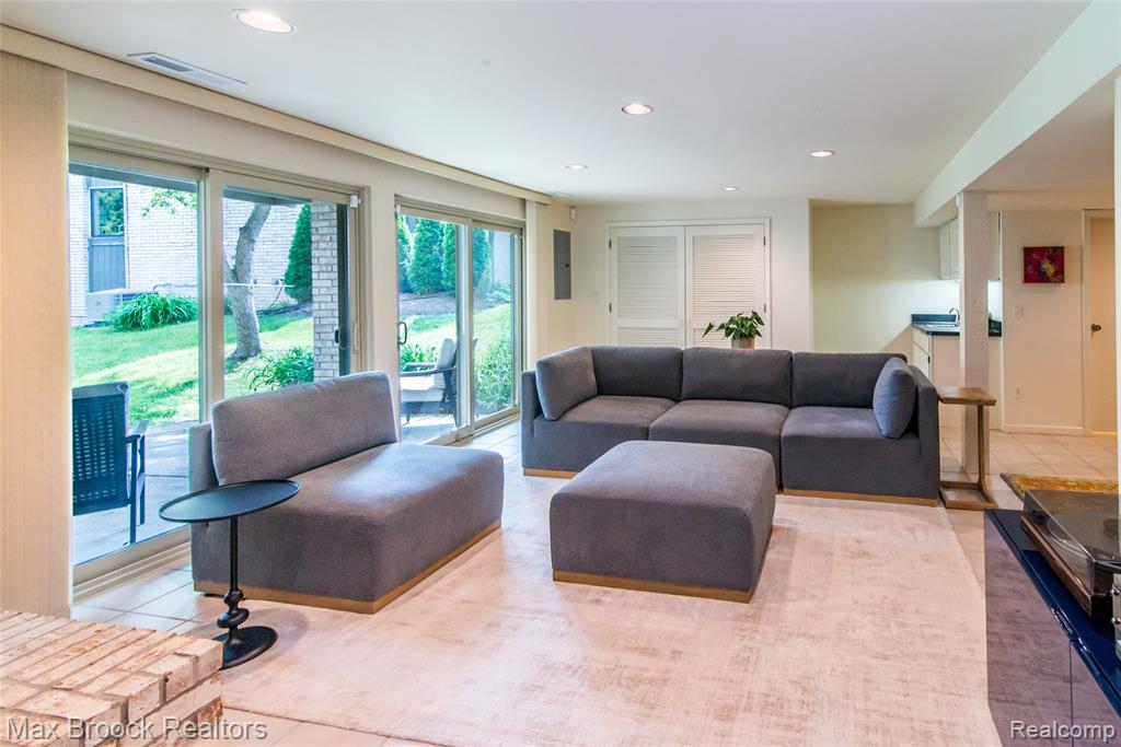 41350 Woodward Avenue, Bloomfield Hills, MI 48304 — Photo 34