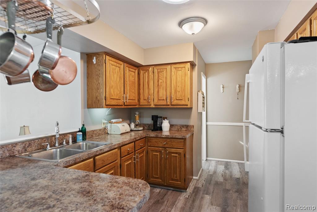 608 Autumn Drive, Flushing, MI 48433 — Photo 10