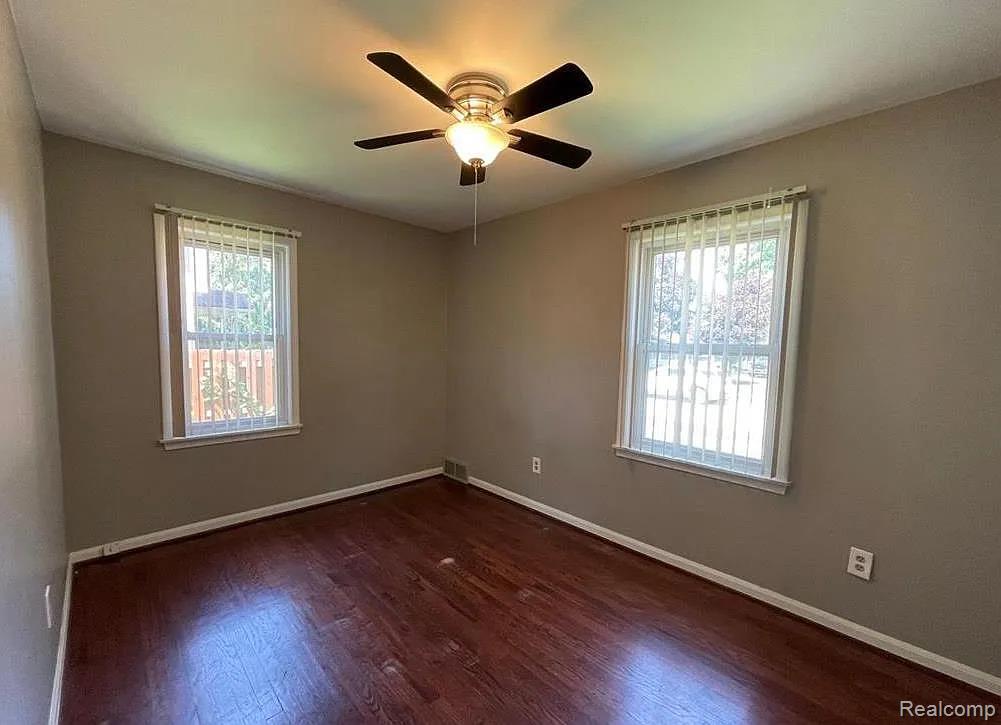 902 E WINDEMERE Avenue, Royal Oak, MI 48073 — Photo 5