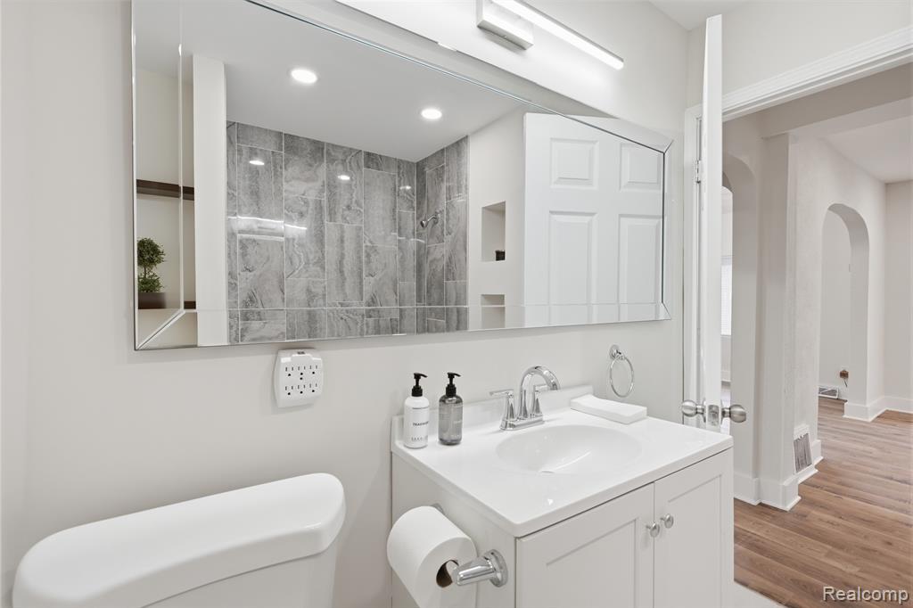 640 Martin Luther King Jr Boulevard S, Pontiac, MI 48341 — Photo 16