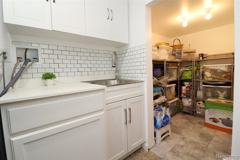 6840 N Silvery Lane, Dearborn Heights, MI 48127 — Photo 40
