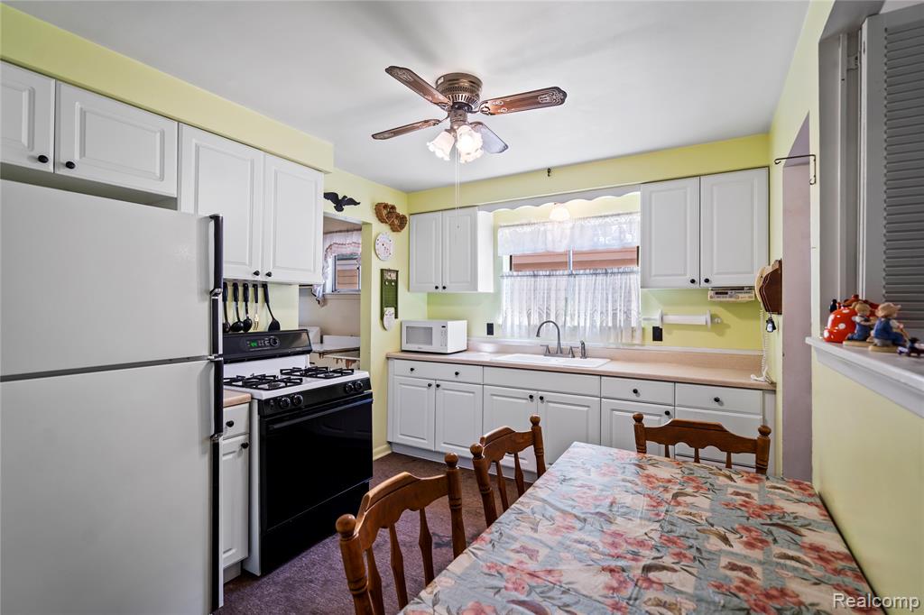 4030 Letart Avenue, Waterford, MI 48329 — Photo 8
