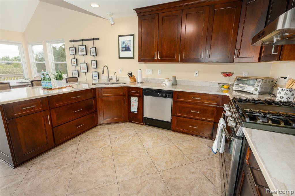 4839 SYCAMORE Drive, Ypsilanti, MI 48197 — Photo 12