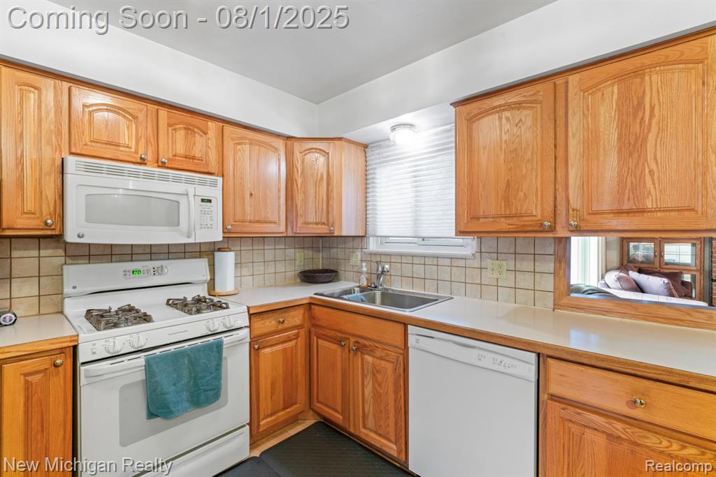 529 Greencove Drive, Holly, MI 48442 — Photo 11