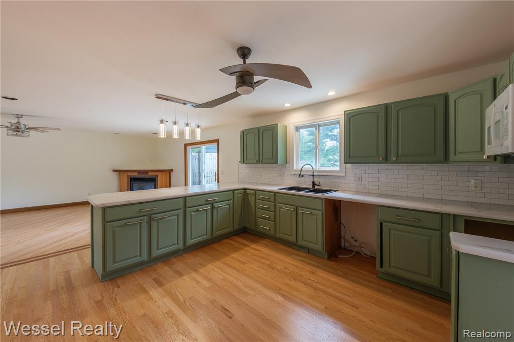 47437 BETTY Street, Shelby Twp, MI 48317 — Photo 8