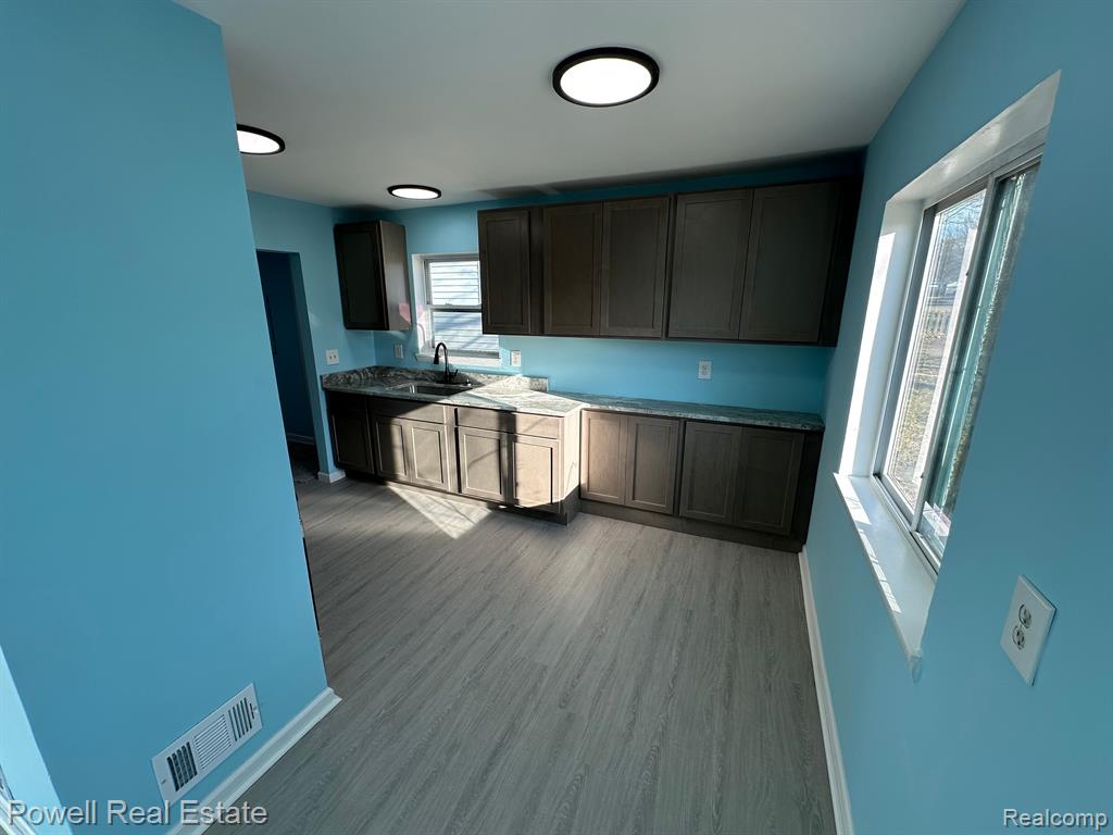 947 S FAIRVIEW Avenue, Pontiac, MI 48340 — Photo 8