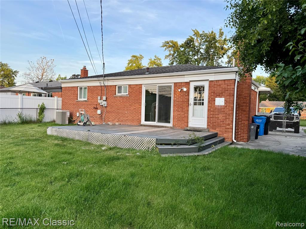 1842 Chaucer Avenue, Madison Heights, MI 48071 — Photo 15