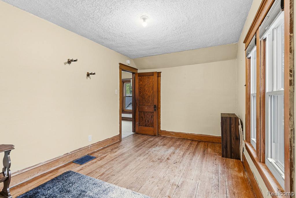 305 N Almont Avenue, Imlay City, MI 48444 — Photo 30