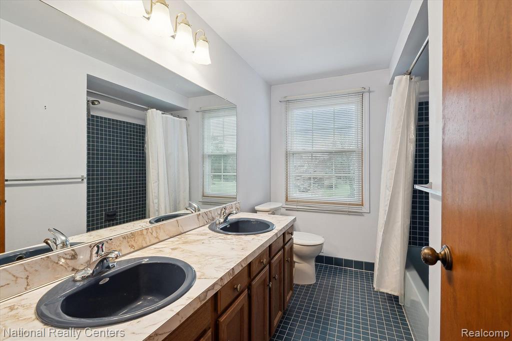 41250 Appleby Court, Northville, MI 48168 — Photo 36