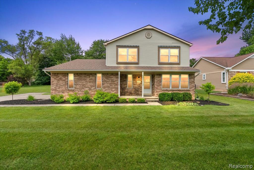 45071 Yorkshire Drive, Novi, MI — Photo 2
