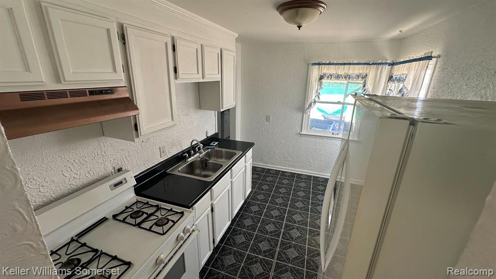 7551 STUDEBAKER Avenue, Warren, MI 48091 — Photo 11