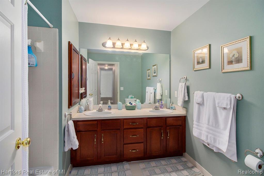 929 Winding Way, Milford, MI 48381 — Photo 32