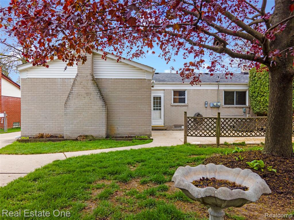 1668 Castleton Drive, Troy, MI 48083 — Photo 4
