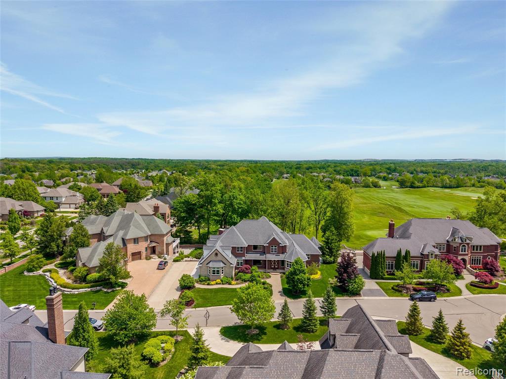 7432 Foxburg Court, Clarkston, MI 48348 — Photo 2